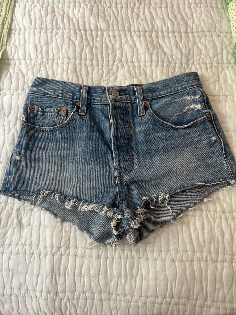 Levi’s cut off Distressed Denim Shorts - Blue